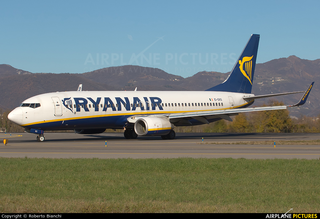 Ryanair EI-EKS aircraft at Bergamo - Orio al Serio