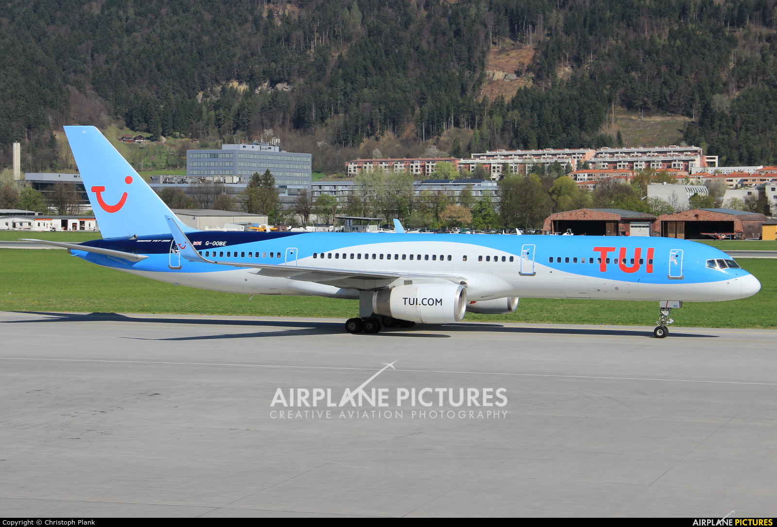 TUI Airways G-OOBE aircraft at Innsbruck
