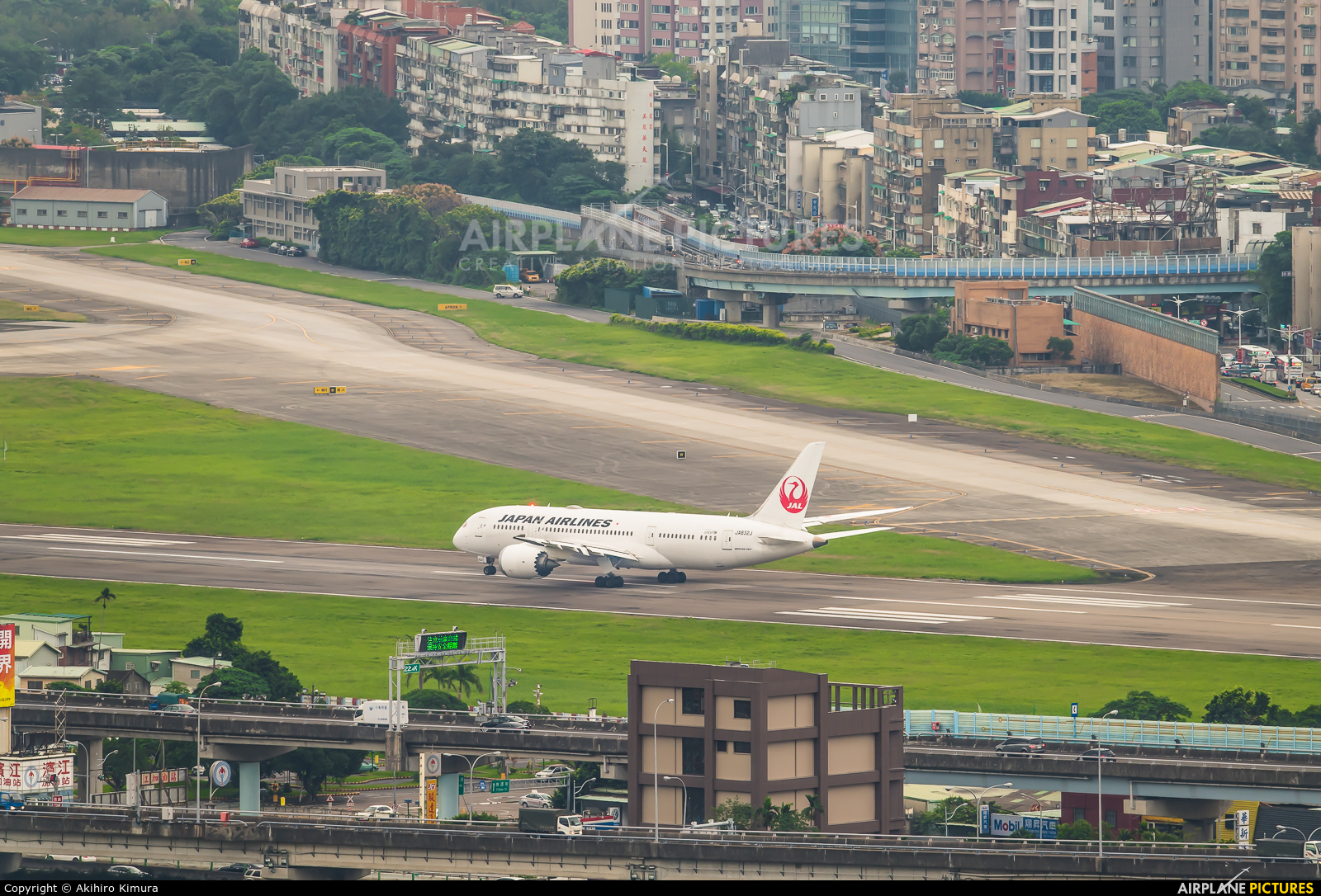 - Airport Overview  aircraft at Taipei Sung Shan/Songshan Airport