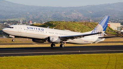 N78509 - United Airlines Boeing 737-800