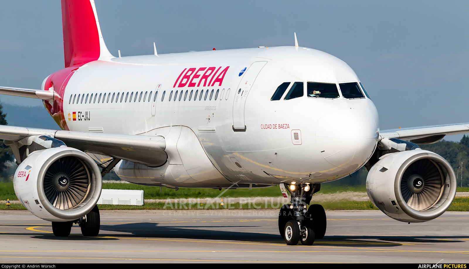 Iberia EC-JXJ aircraft at Zurich