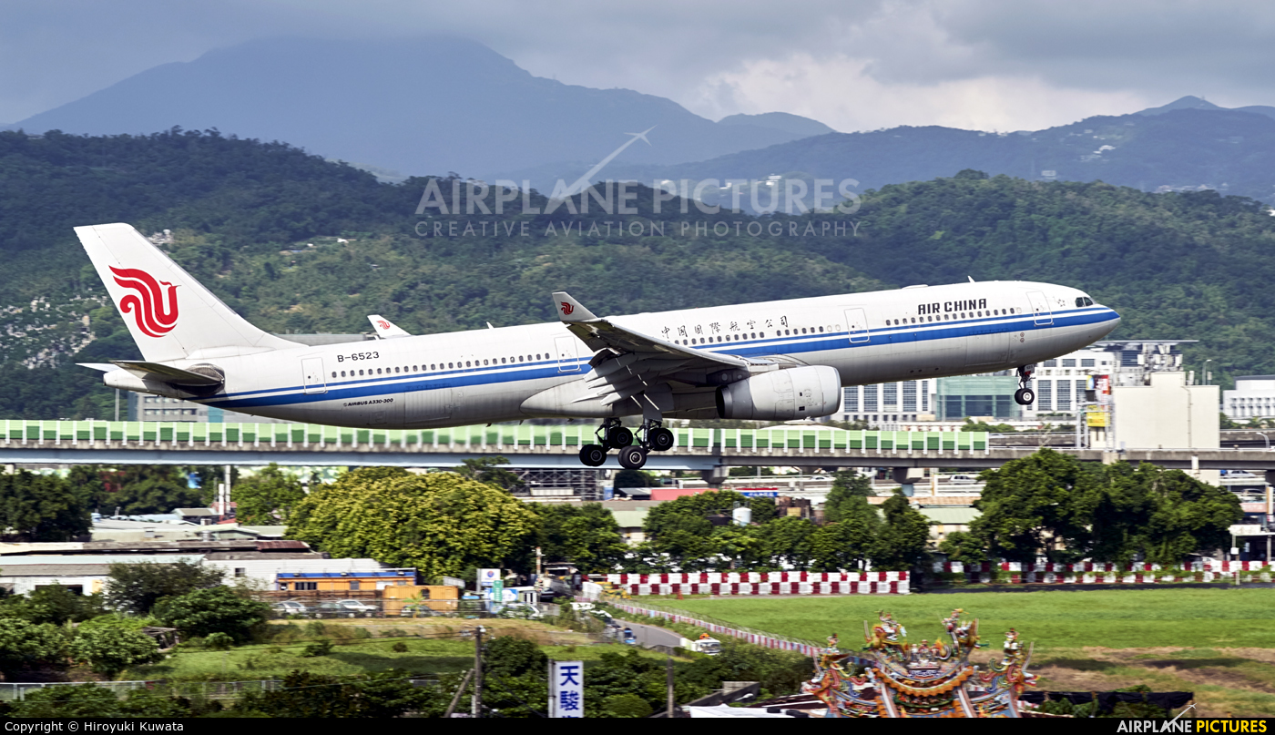 Air China B-6523 aircraft at Taipei Sung Shan/Songshan Airport