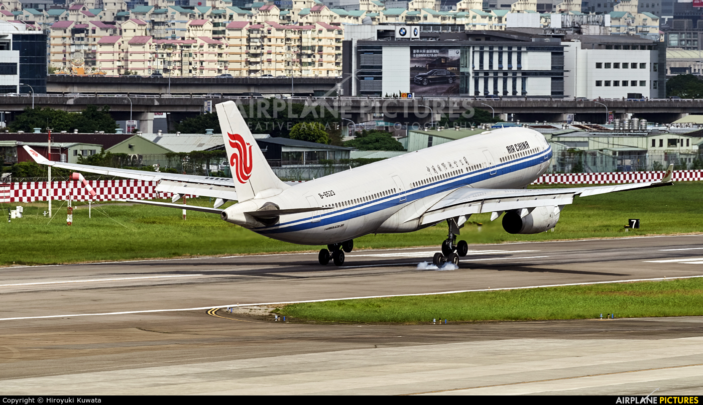 Air China B-6523 aircraft at Taipei Sung Shan/Songshan Airport