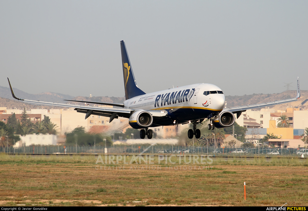 Ryanair EI-EFY aircraft at Alicante - El Altet