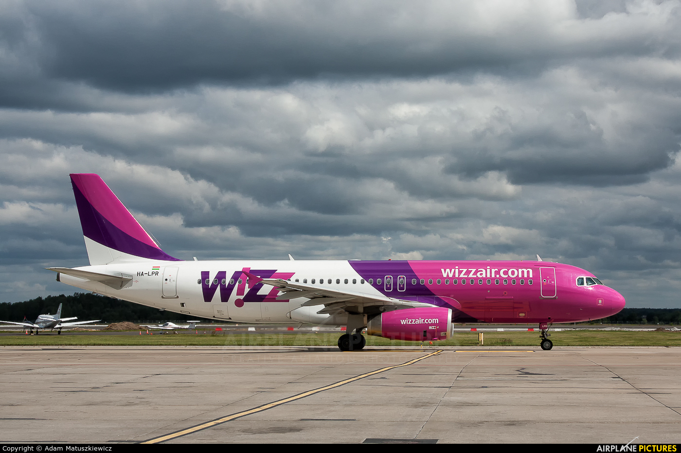 HA-LPR - Wizz Air Airbus A320 at Katowice - Pyrzowice | Photo ID 995017 ...
