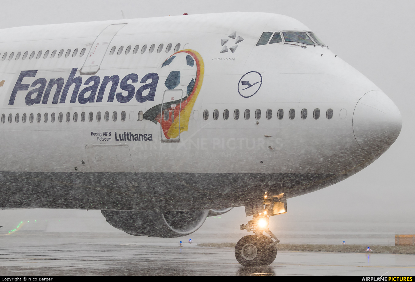 Lufthansa D-ABYI aircraft at Frankfurt