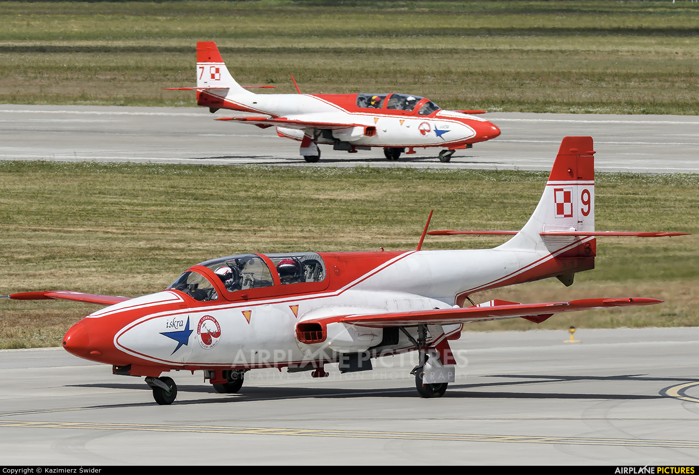 Poland - Air Force: White & Red Iskras 9 aircraft at Dęblin