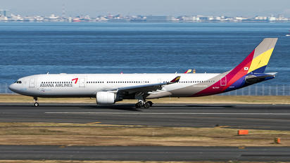 HL7747 - Asiana Airlines Airbus A330-300