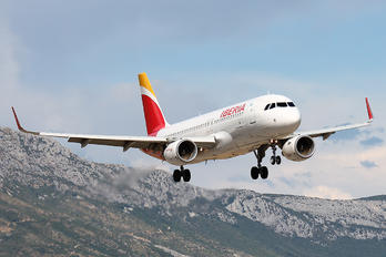 EC-MCS - Iberia Airbus A320
