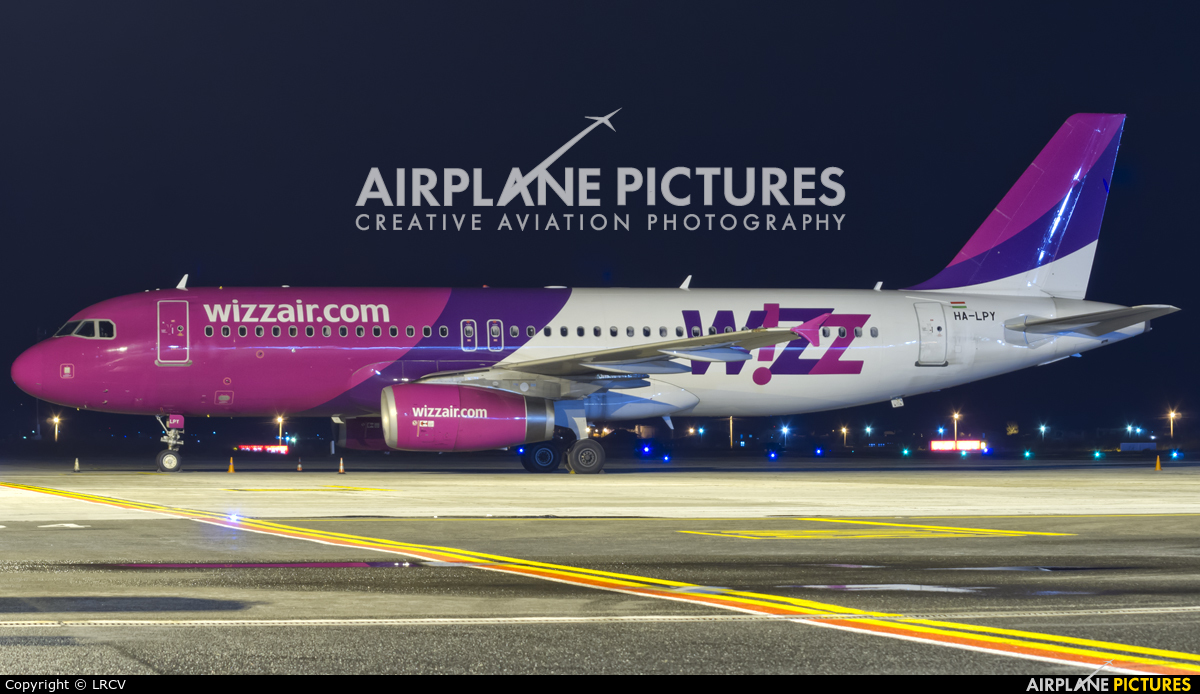 Wizz Air HA-LPY aircraft at Craiova