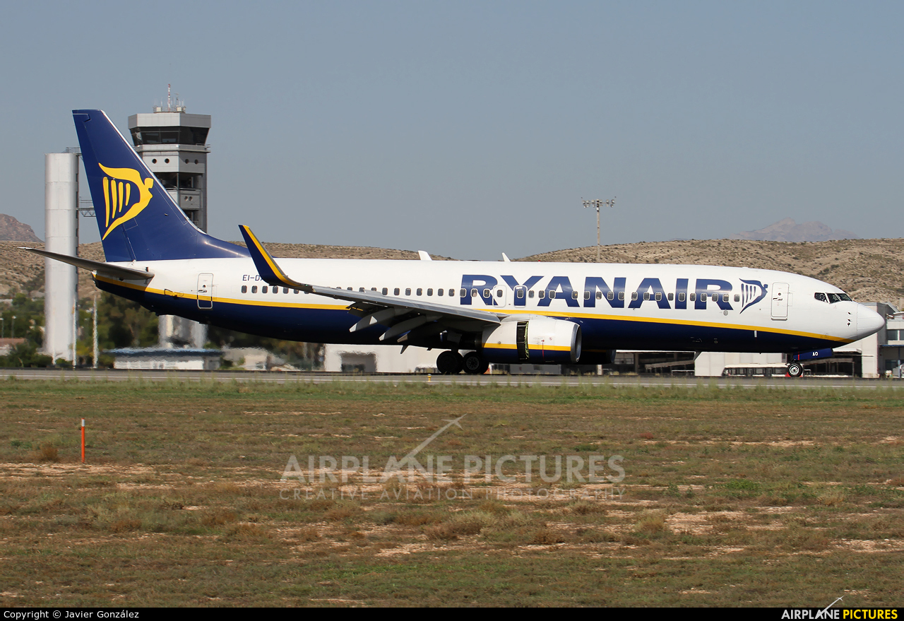 Ryanair EI-DAO aircraft at Alicante - El Altet