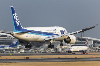 JA813A - ANA - All Nippon Airways Boeing 787-8 Dreamliner