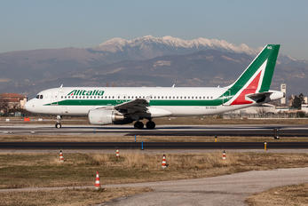 EI-DSG - Alitalia Airbus A320