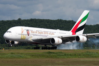 A6-EUZ - Emirates Airlines Airbus A380