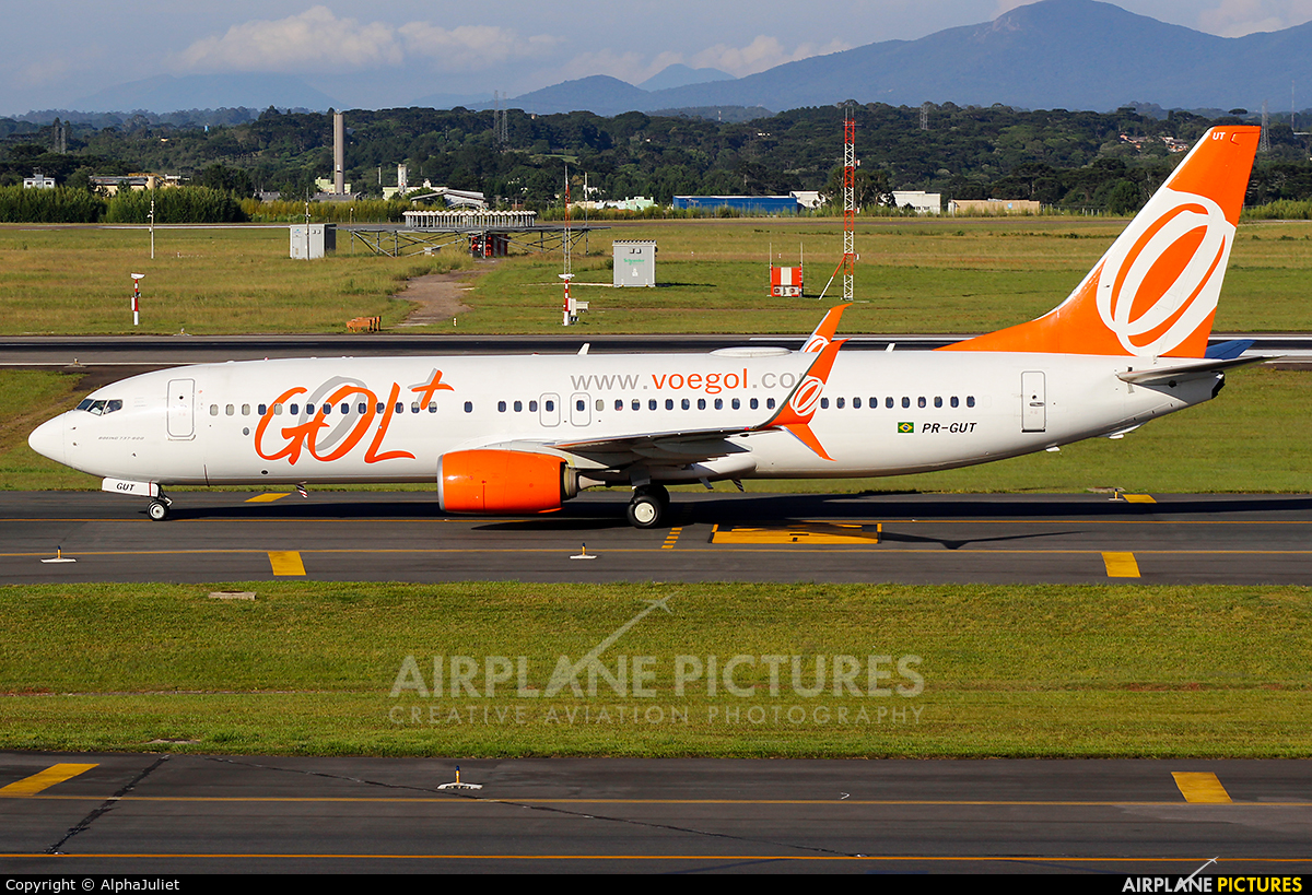 GOL Transportes Aéreos  PR-GUT aircraft at Curitiba -  Afonso Pena