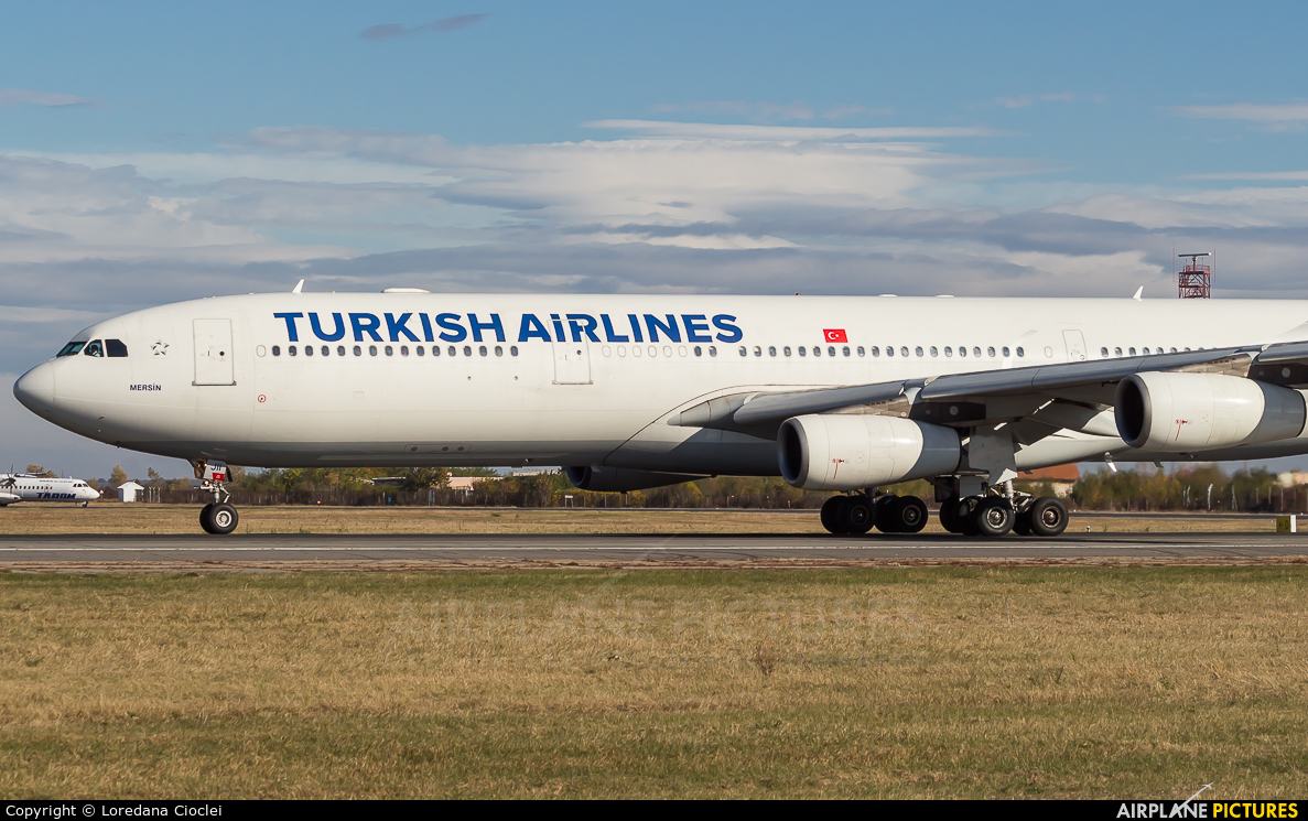 Turkish Airlines TC-JII aircraft at Bucharest - Henri Coandă