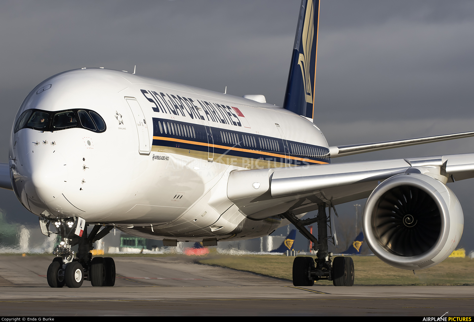 Singapore Airlines 9V-SML aircraft at Manchester