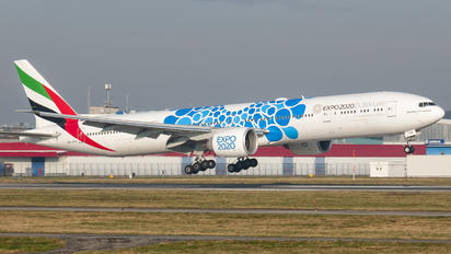 A6-EPK - Emirates Airlines Boeing 777-300ER