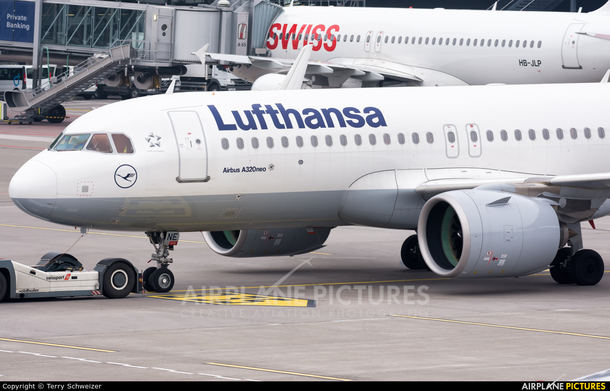 Lufthansa D-AINE aircraft at Zurich