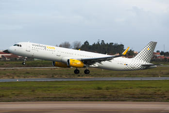 EC-MPV - Vueling Airlines Airbus A321