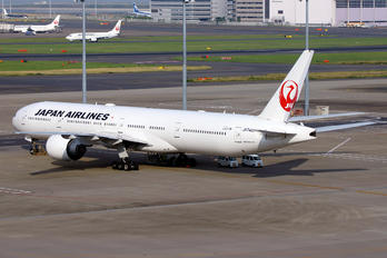 JA743J - JAL - Japan Airlines Boeing 777-300ER
