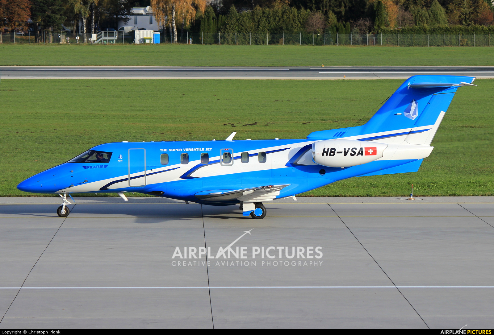 Pilatus HB-VSA aircraft at Innsbruck