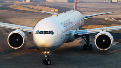 TC-LKC - Turkish Airlines Boeing 777-300ER