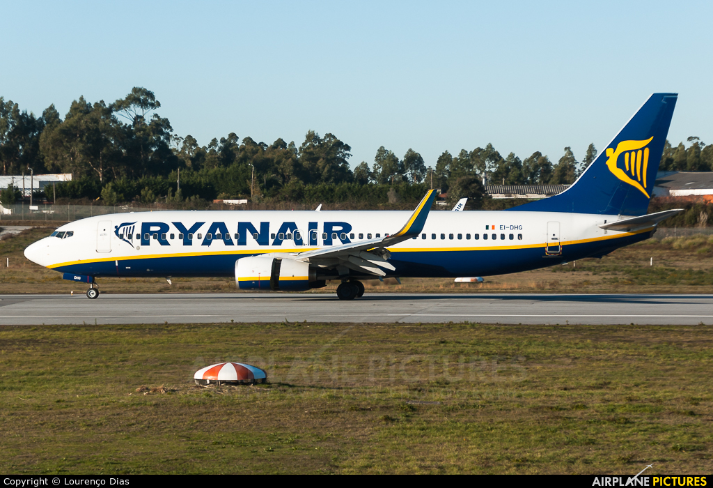 Ryanair EI-DHG aircraft at Porto