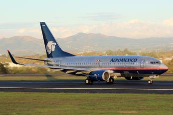 XA-VAM - Aeromexico Boeing 737-700