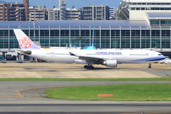 B-18305 - China Airlines Airbus A330-300