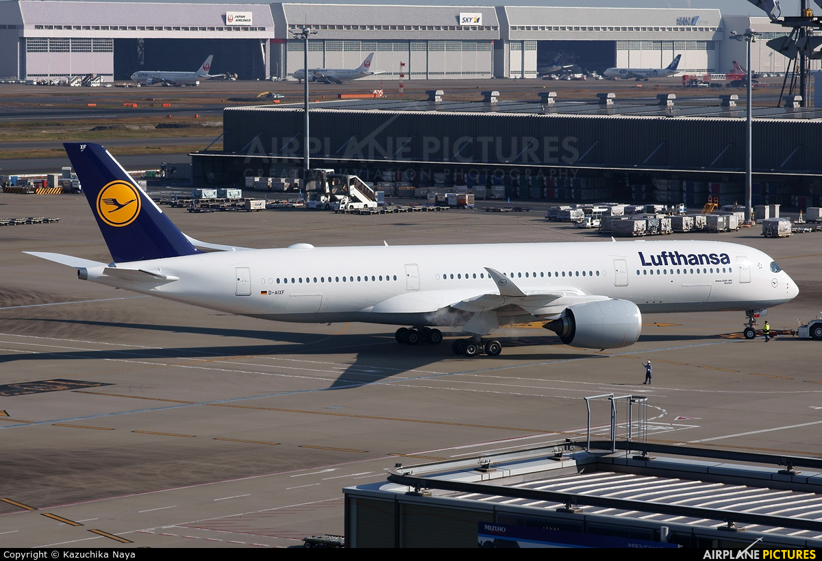 Lufthansa D-AIXF aircraft at Tokyo - Haneda Intl