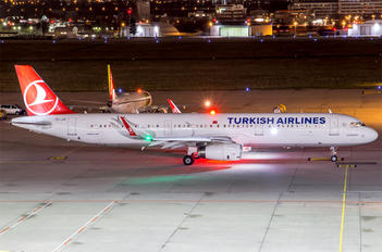 TC-JTI - Turkish Airlines Airbus A321