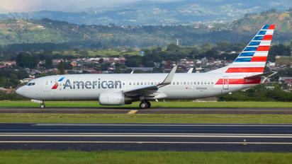 N938AN - American Airlines Boeing 737-800