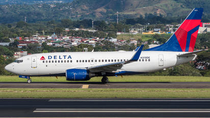 N310DE - Delta Air Lines Boeing 737-700