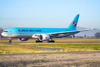 HL8044 - Korean Air Cargo Boeing 777F