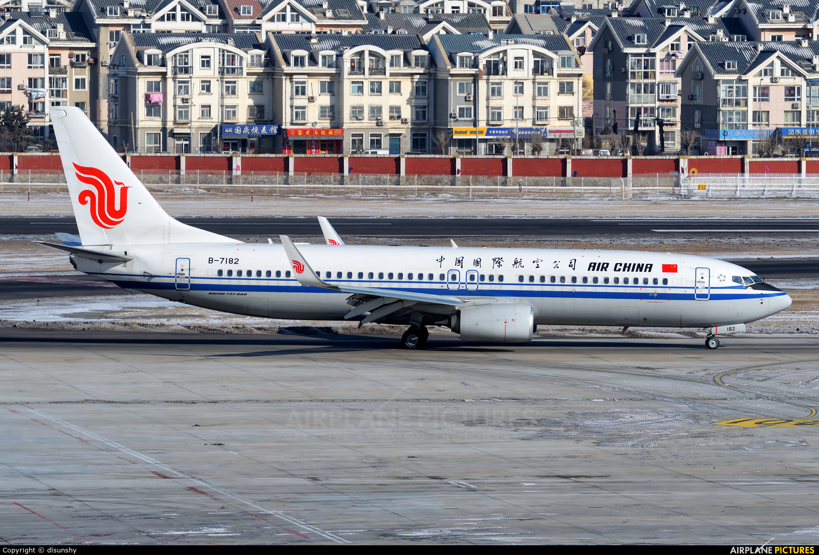 Air China B-7182 aircraft at Dalian Zhoushuizi Int'l