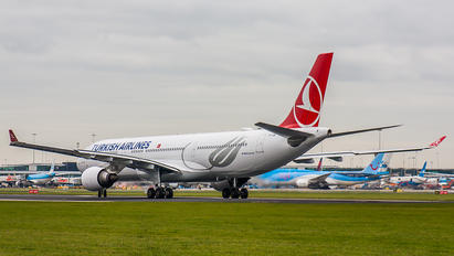 TC-LNE - Turkish Airlines Airbus A330-300