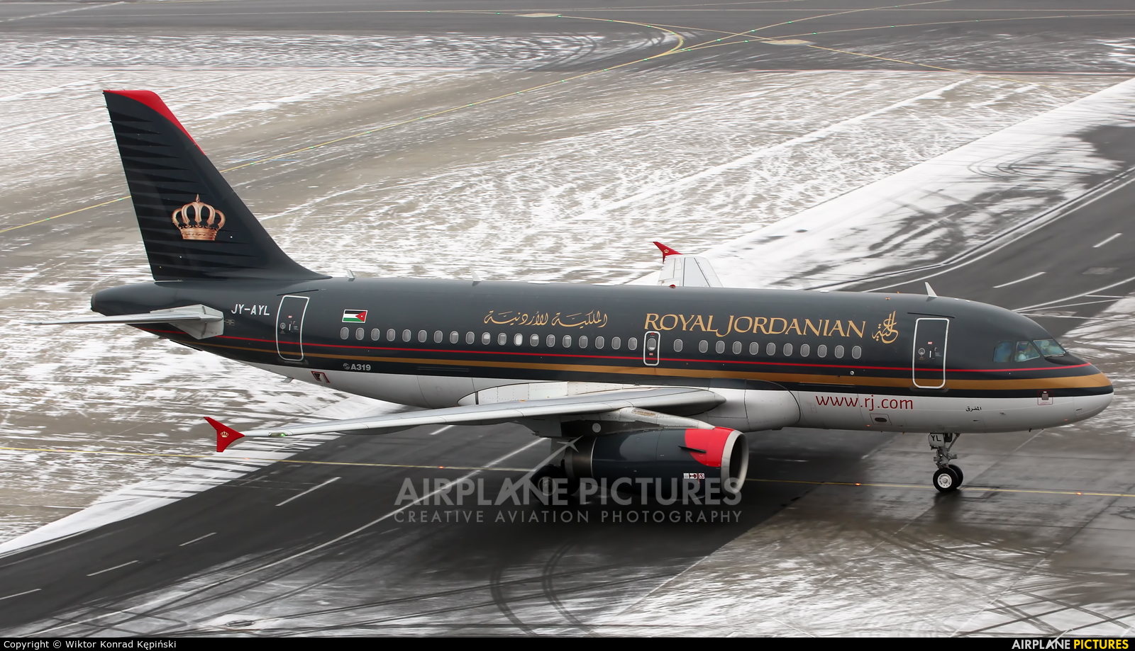 Royal Jordanian JY-AYL aircraft at Vienna - Schwechat