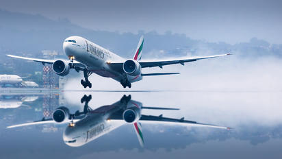 A6-EPJ - Emirates Airlines Boeing 777-31H(ER)