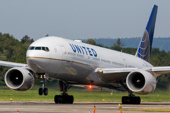 N769UA - United Airlines Boeing 777-200ER