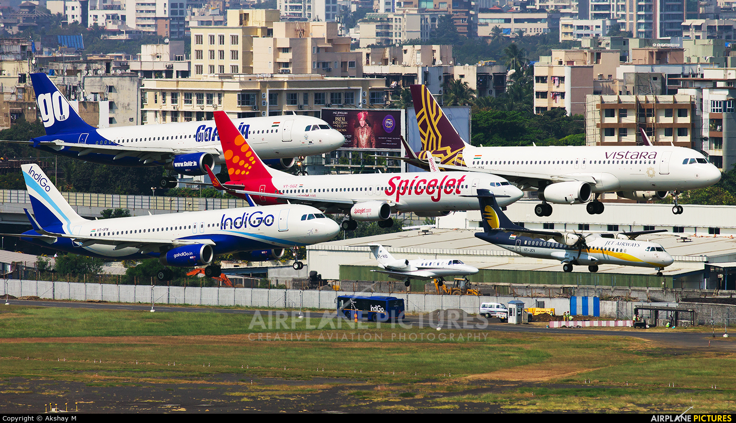 - Airport Overview VABB aircraft at Mumbai - Chhatrapati Shivaji Intl