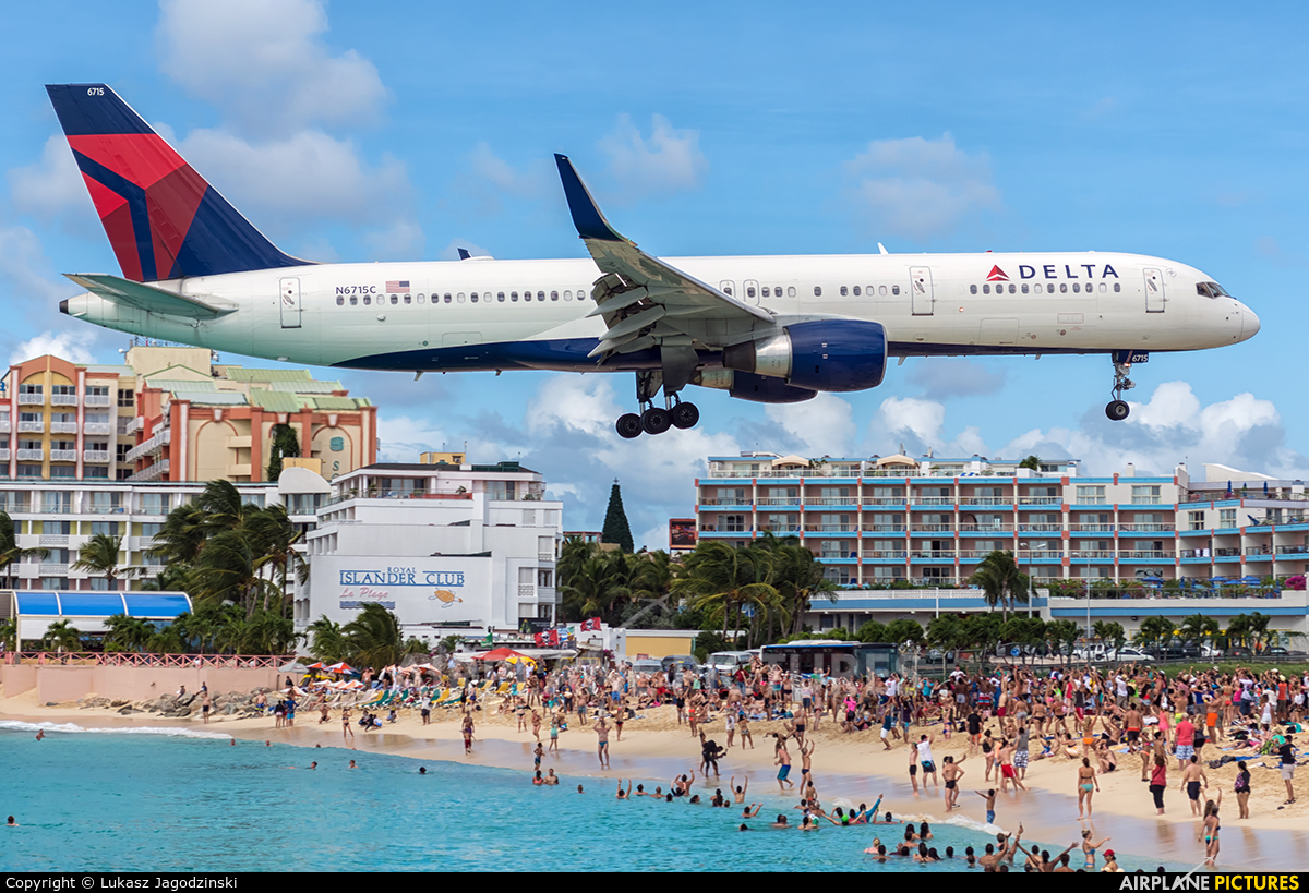 Delta Air Lines N6715C aircraft at Sint Maarten - Princess Juliana Intl