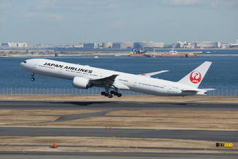 JA739J - JAL - Japan Airlines Boeing 777-300ER