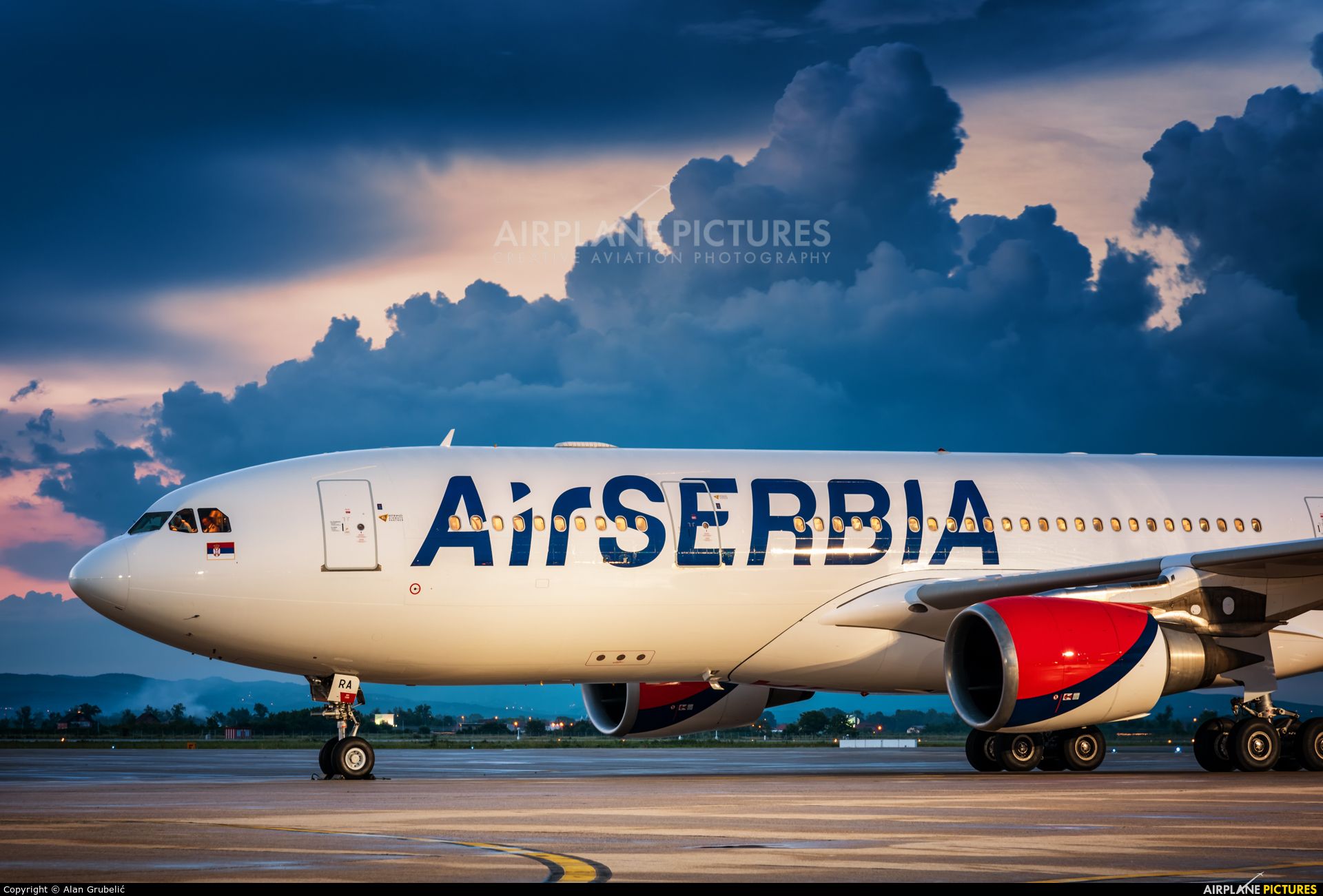 Air Serbia YU-ARA aircraft at Zagreb