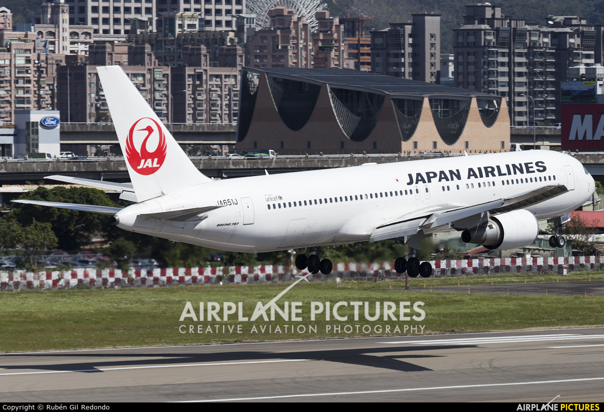 JAL - Japan Airlines JA651J aircraft at Taipei Sung Shan/Songshan Airport