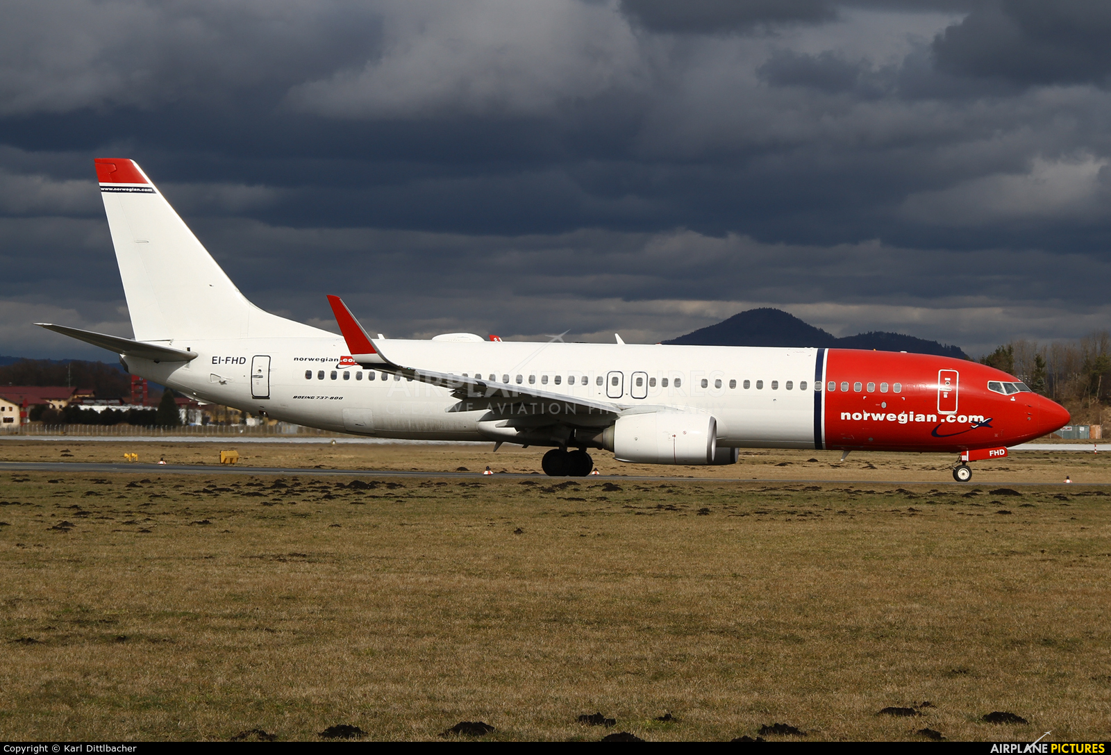 Norwegian Air International EI-FHD aircraft at Salzburg