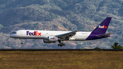 N978FD - FedEx Federal Express Boeing 757-200F