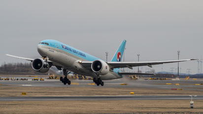 HL8252 - Korean Air Cargo Boeing 777F