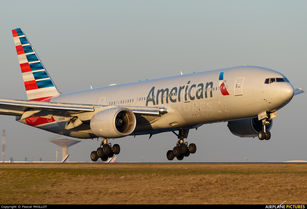 American Airlines N758AN aircraft at Paris - Charles de Gaulle