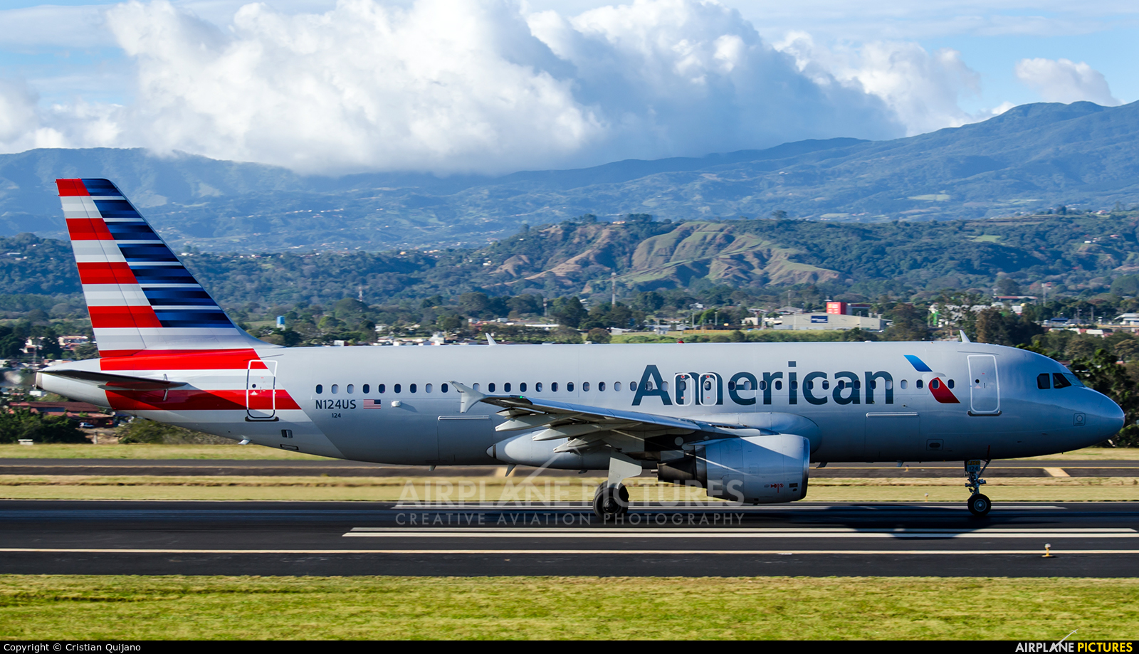 American Airlines N124US aircraft at San Jose - Juan Santamaría Intl